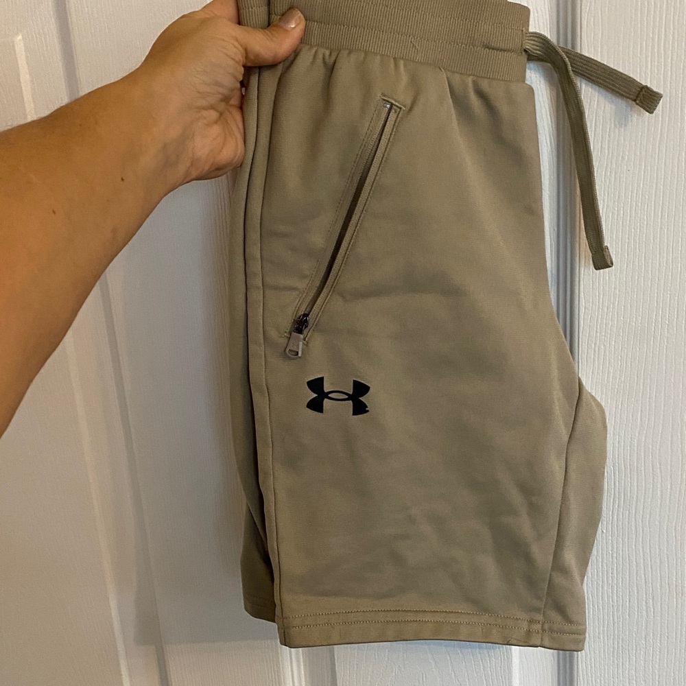 Under Armour boys Khaki Athletic Shorts